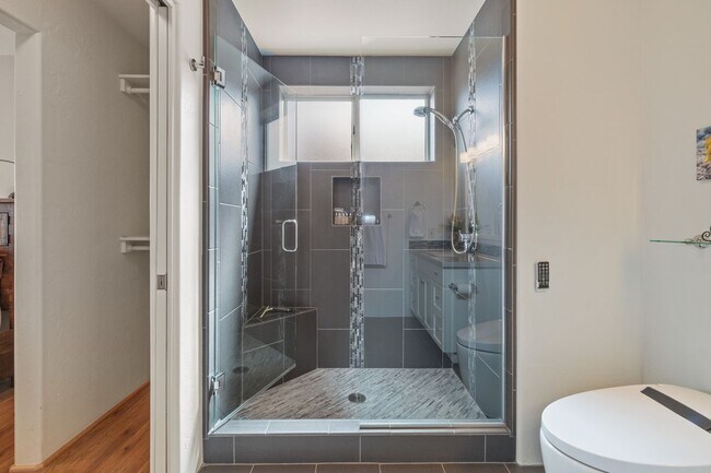 Building Photo - Furnished, 1-Year Long-Term Rental