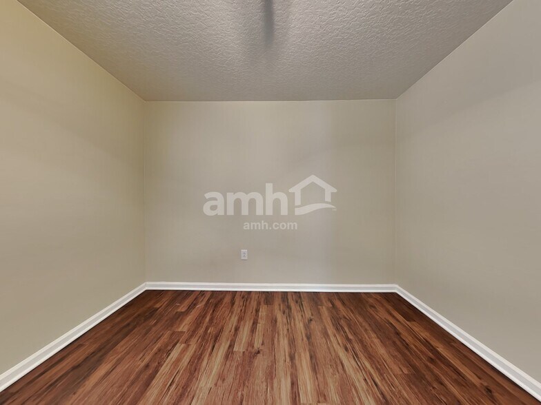 Building Photo - 807 Ridge Haven Dr