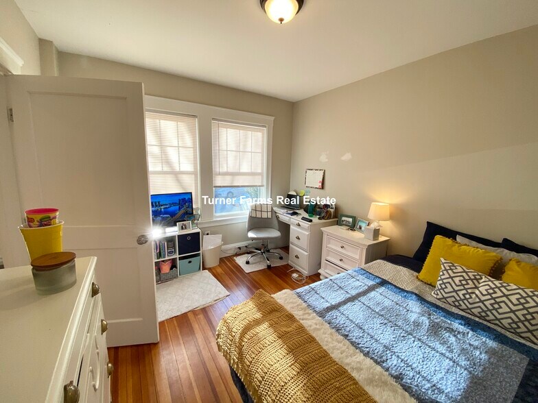 Building Photo - 21 Moraine St