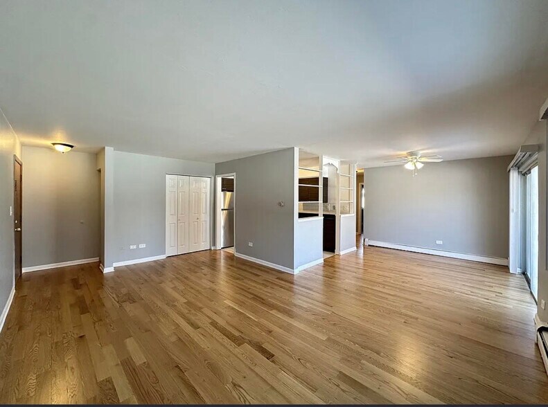 Building Photo - 1653 Oakwood Ave