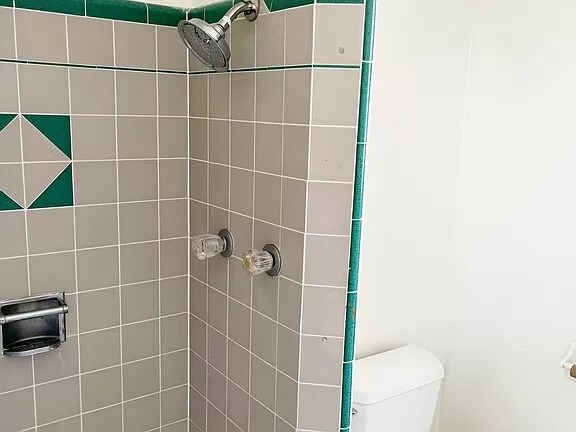 Building Photo - 250 Cliff Dr