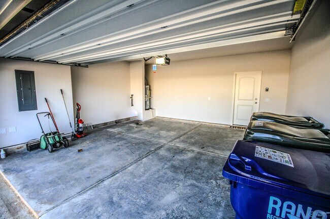 Building Photo - 167 Maple Spg Trl