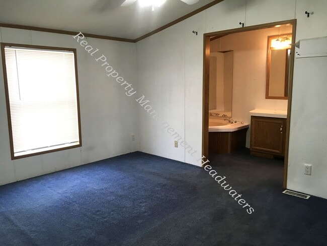 Building Photo - 3 Bedroom Mobile Home for Rent