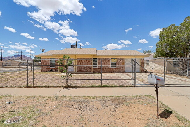 Primary Photo - 10401 Centaur Dr