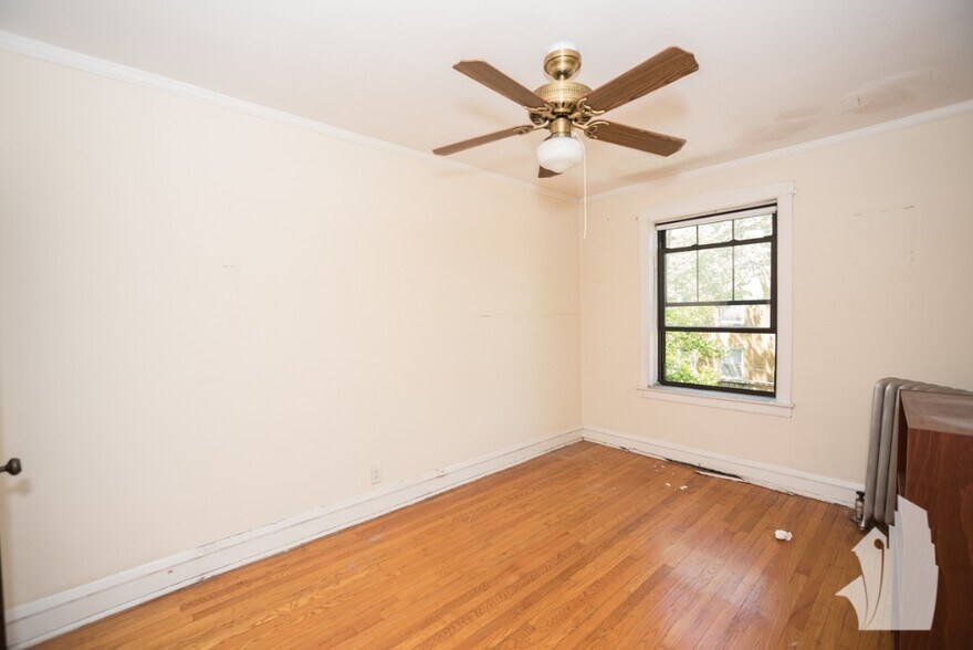 Building Photo - 2020 W Ainslie St