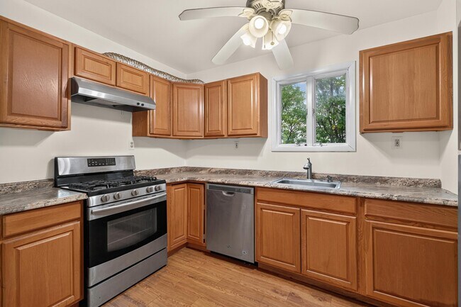 Building Photo - 364 Princeton Ave