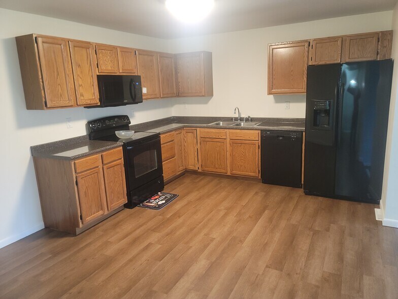 Building Photo - 810 Seymour Rd