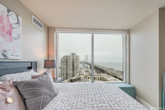 Building Photo - 425 1st St