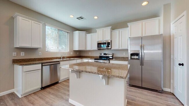 Building Photo - Very nice home in highly sought after location!