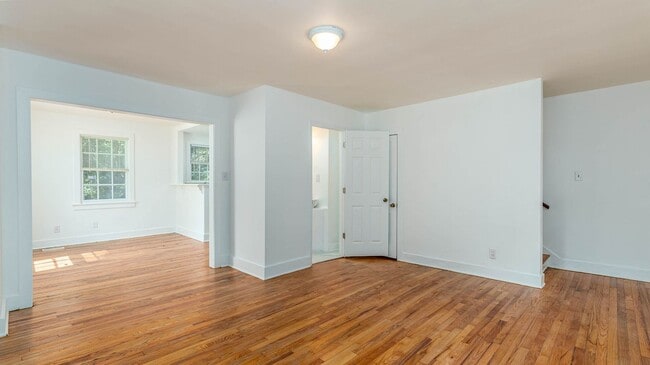 Building Photo - 2 Bedroom 1.5 Bath Townhouse in Wagener Te...