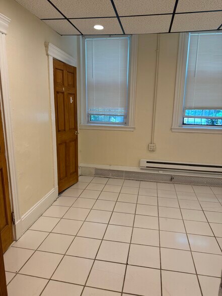 Building Photo - 382 Riverway St