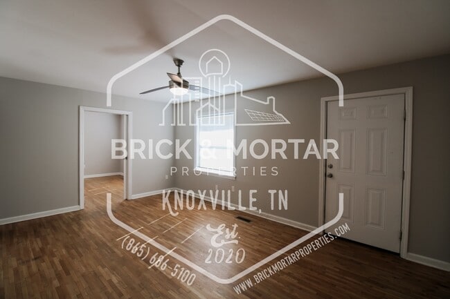 Building Photo - 1407 Charles Dr NE
