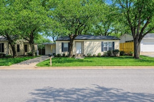 Building Photo - 113 E 2nd St