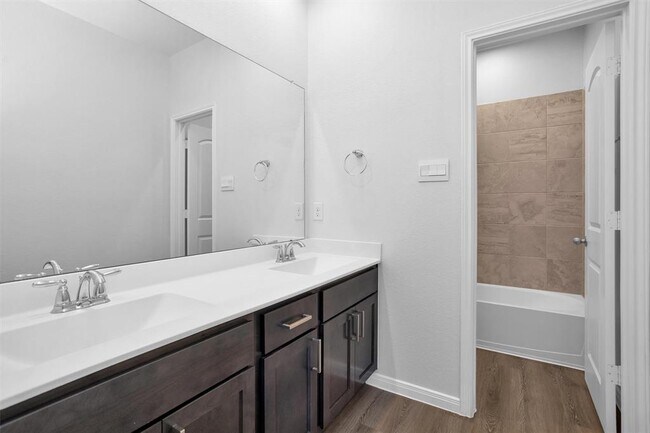 Building Photo - 31411 Raleigh Creek Dr