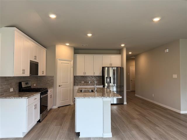 Building Photo - 2215 Gustavus Dr