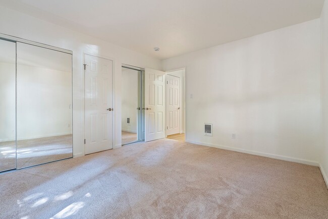 Building Photo - Best Building on the Block || 1 Bedroom Co...