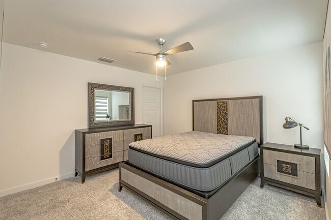 Building Photo - 423 Deer Path Lp