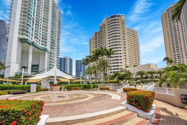 Building Photo - 888 Brickell Key Dr