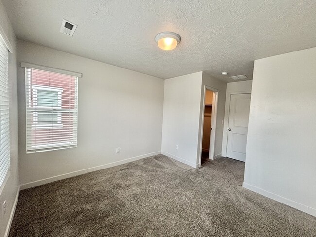 Building Photo - 1508 W Sparta Way
