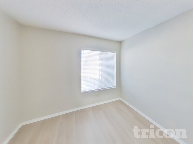 Building Photo - 6219 W North Ln