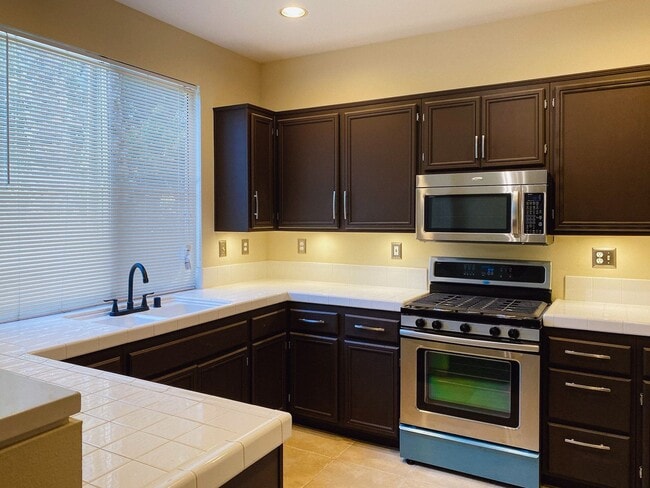 Building Photo - Stunning Two-Story 3 Bedroom, 2.5 Bath Home in the Heart of Eastlake Greens!