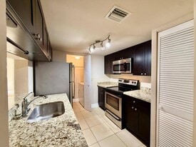 Building Photo - 9901 Westview Dr