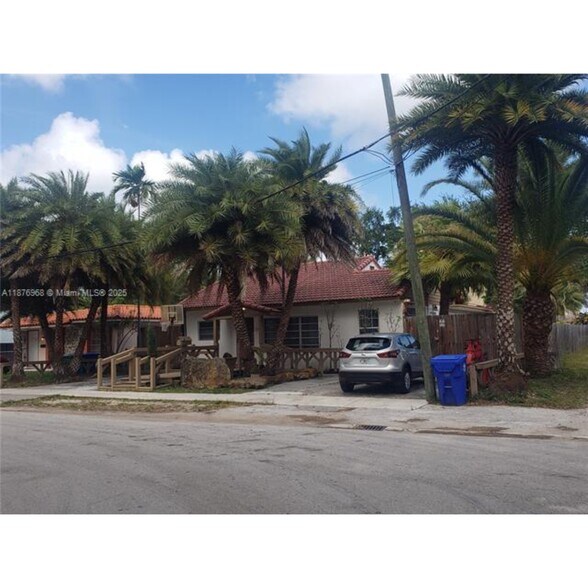 Building Photo - 1997 SW 17th Ct