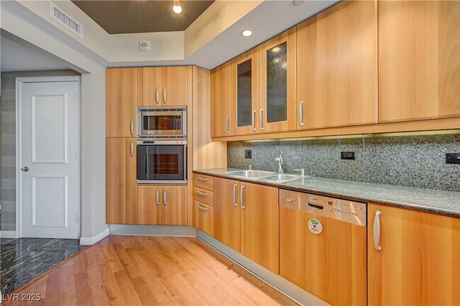 Building Photo - 2857 Paradise Rd