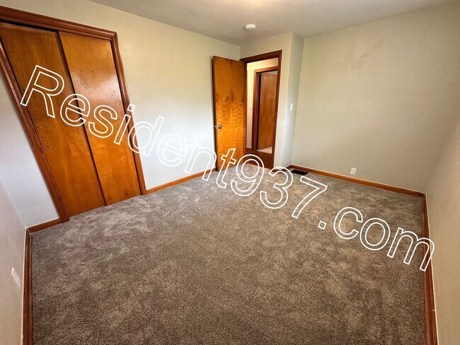 Building Photo - 3 Bed 1 Bath Home