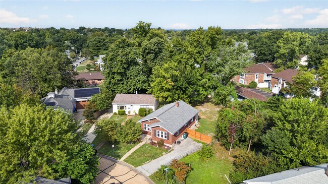 Building Photo - 423 Heman Dr