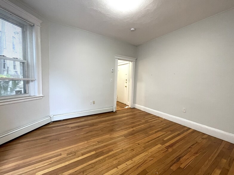 Building Photo - 110 Strathmore Rd