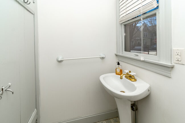 Building Photo - 34 Buttonwood St