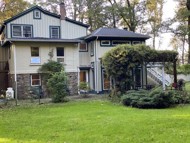 Building Photo - 12 Milham Rd