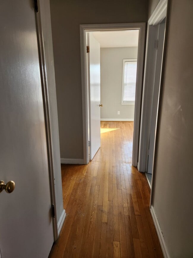 Building Photo - 4BR 2BA home is Glasgow city limits