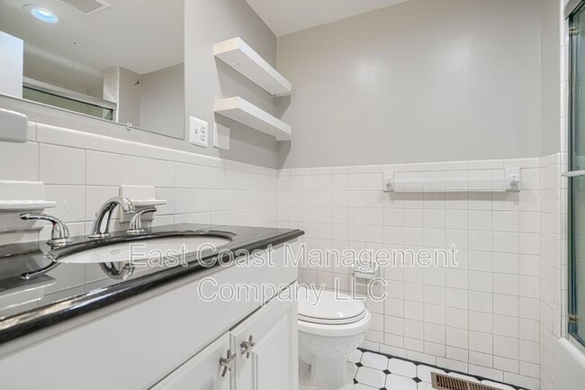 Building Photo - 724 S Hanover St