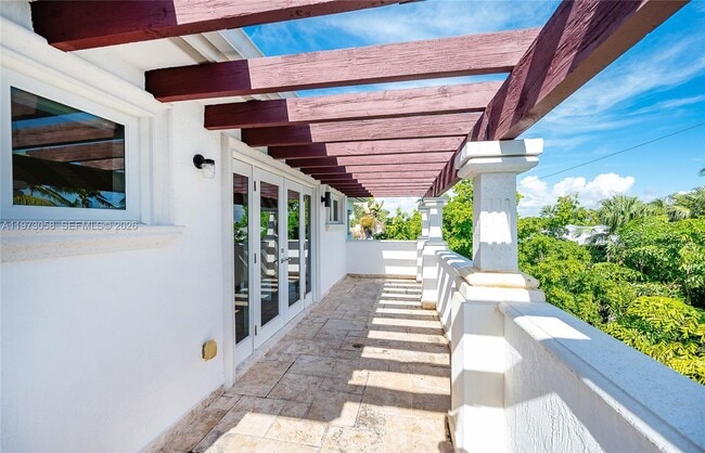 Building Photo - 541 S Mashta Dr