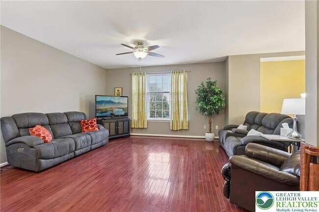 Building Photo - 5192 Spring Ridge Dr E