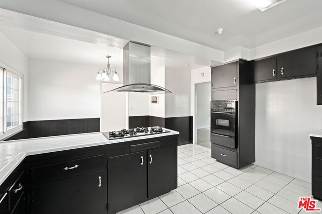 Building Photo - 11004 Mansel Ave