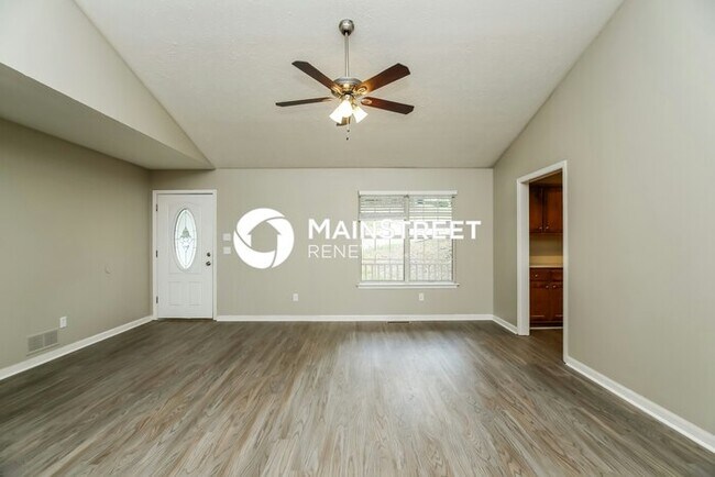 Building Photo - 3 Bedroom Pet-Friendly Home in Gainesville, GA with Main Street Renewal