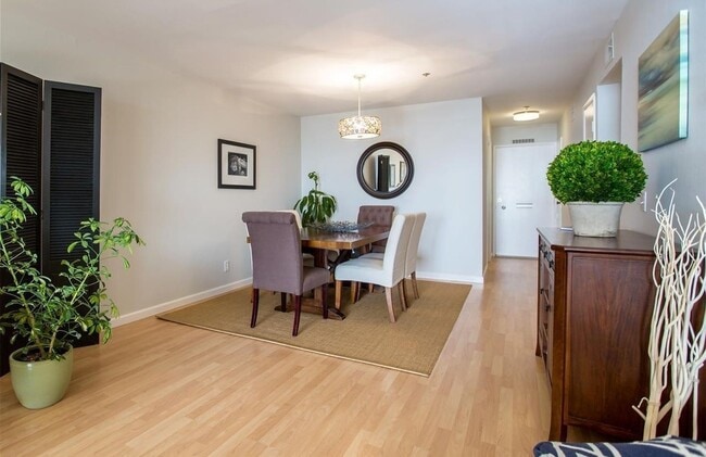 Building Photo - Utilities Paid! Modern 2 Bed Condo on the ...