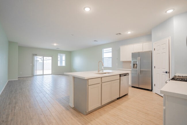 Building Photo - 46870 W Cansados Rd