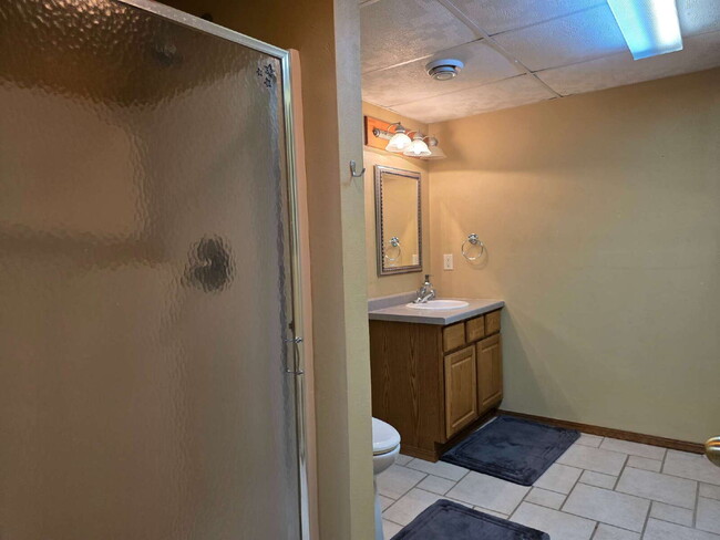 Building Photo - Multi generational Home New London