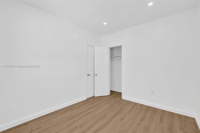 Building Photo - 1315 NE 146th St