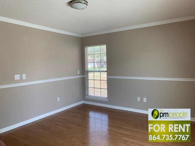 Building Photo - Comfortable 3/2 with Large Bonus Room in M...