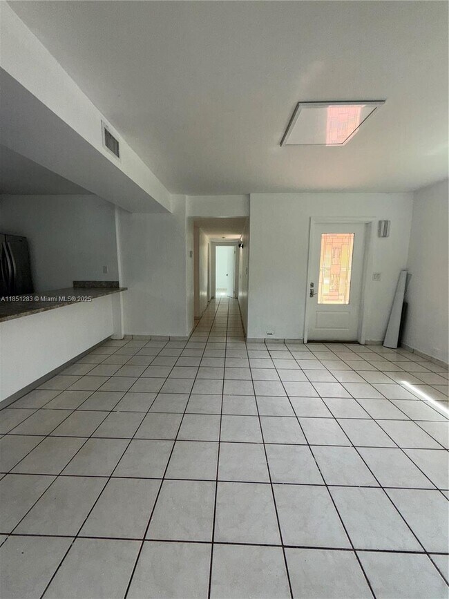 Building Photo - 1545 NE 128th St
