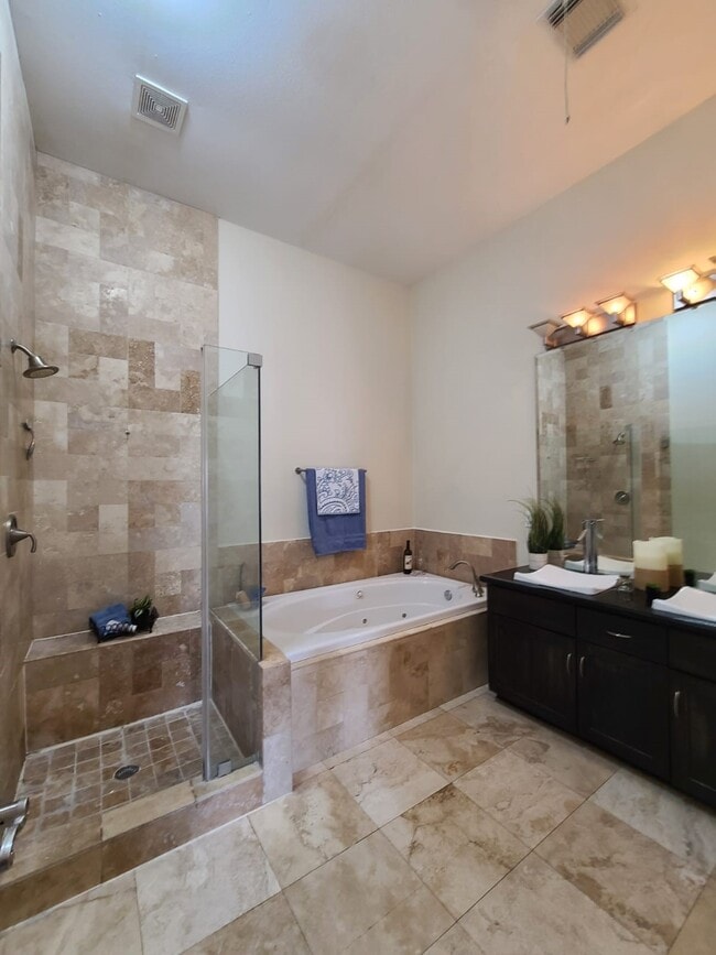 Building Photo - 5515 Petty St