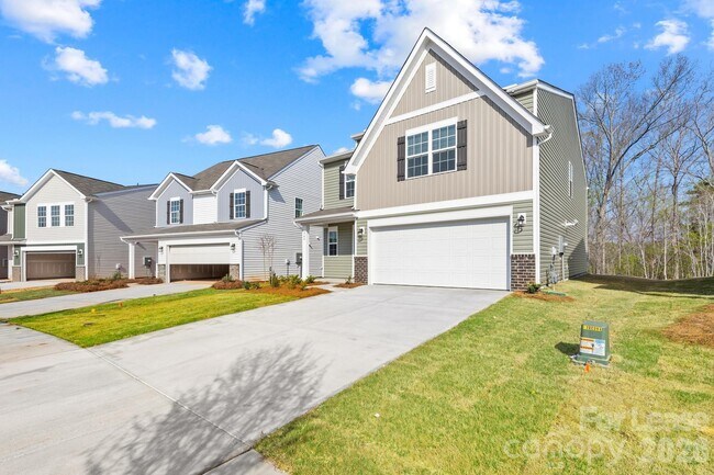 Building Photo - 544 Sand Dunes Dr