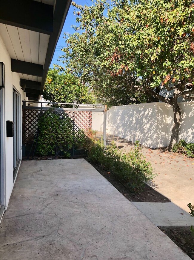 Building Photo - 3710 San Remo Dr