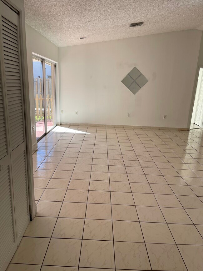 Building Photo - 18800 NW 84th Ave