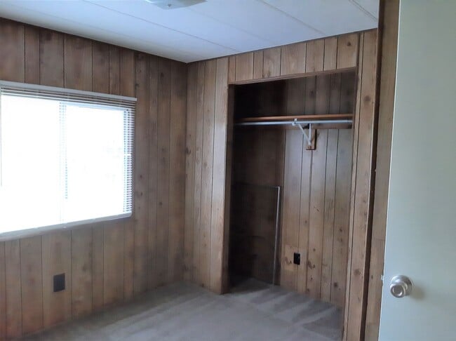 Building Photo - 3 Bedroom 1.5 Bath Mobile Home w/ Washer&D...